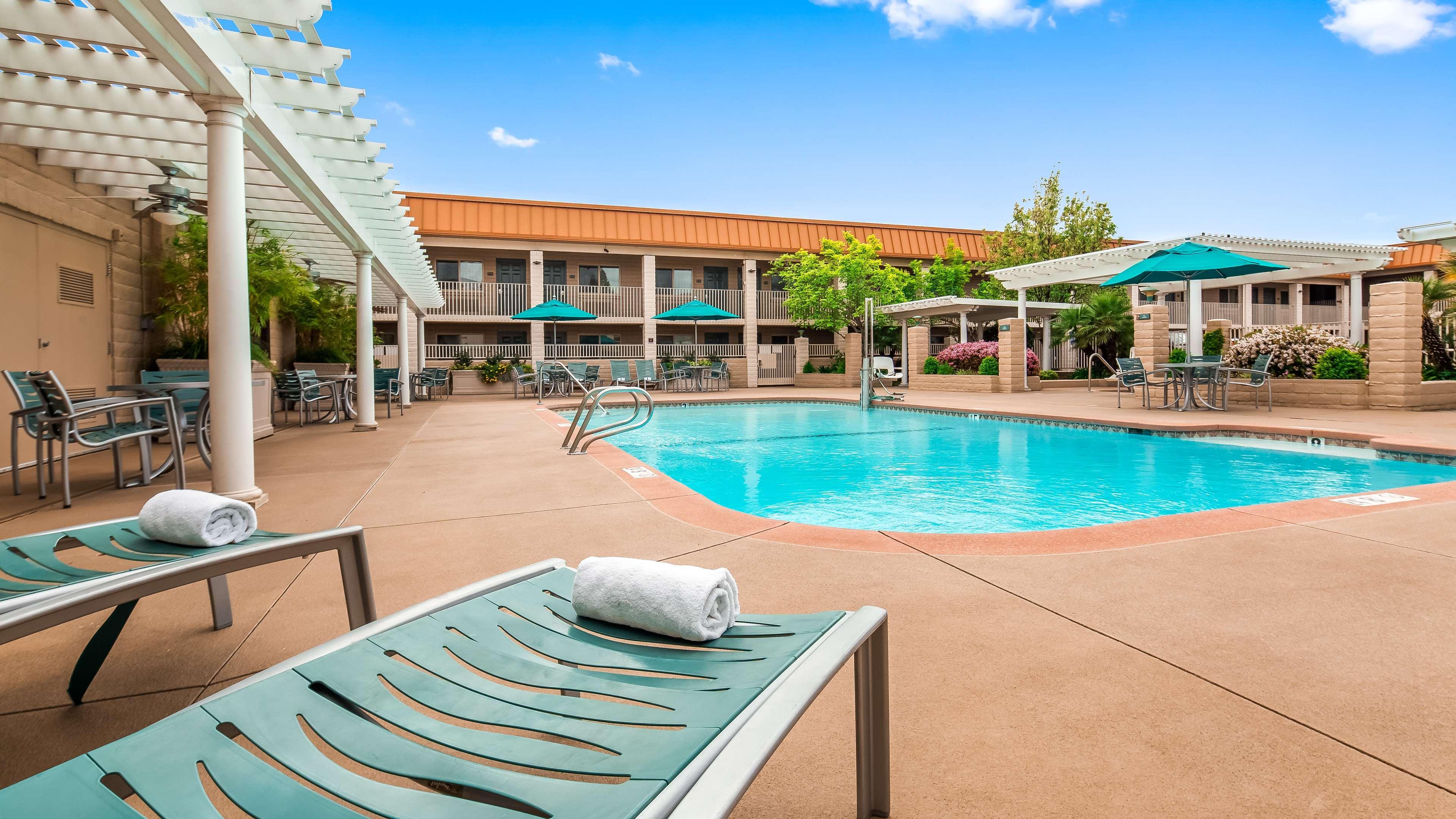 Best Western Plus Hilltop Inn Redding Eksteriør billede