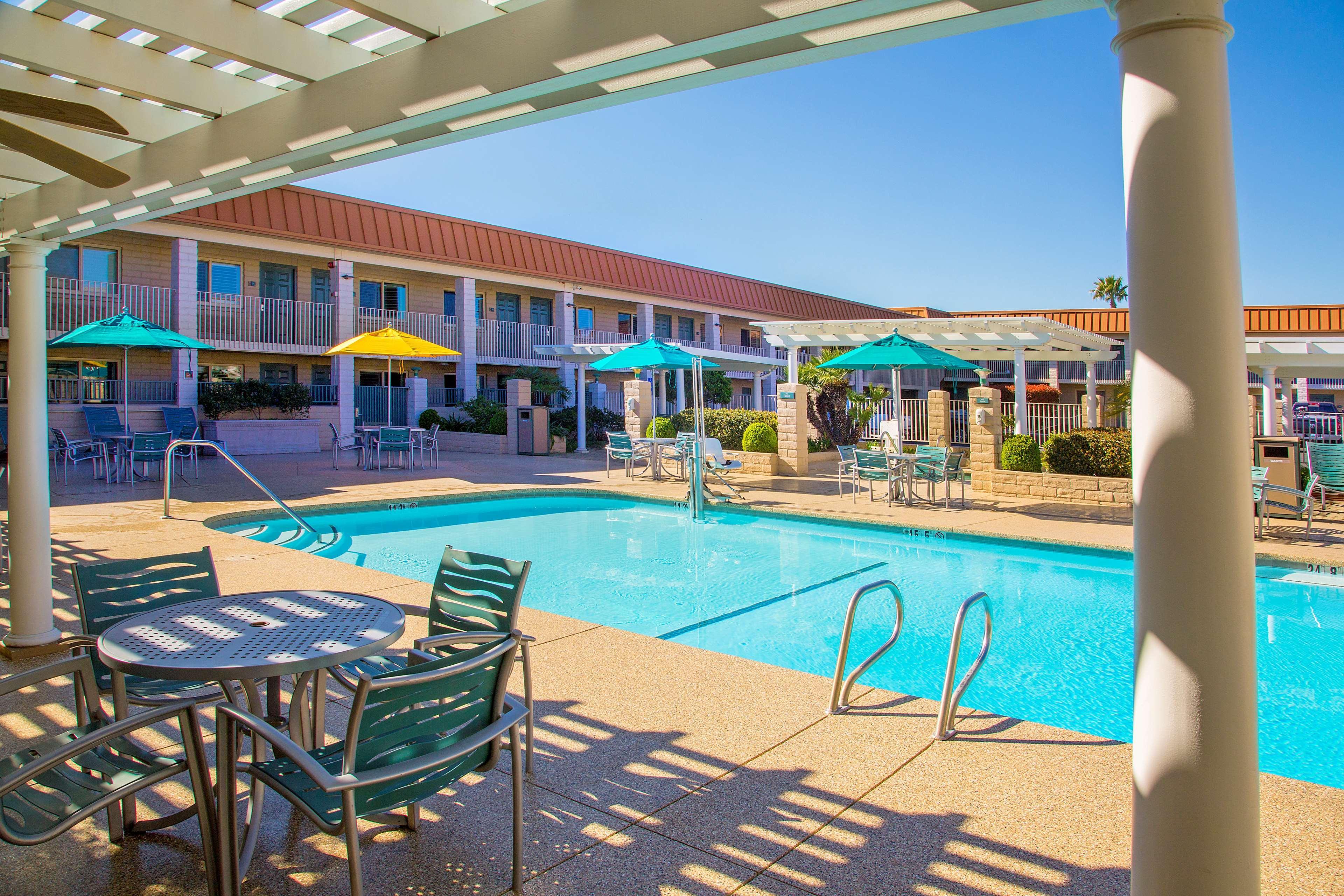 Best Western Plus Hilltop Inn Redding Eksteriør billede